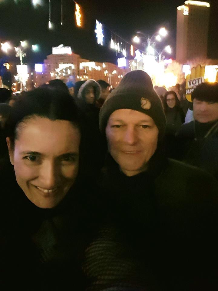 Basca mea din păr de oaie. Cât costă căciula cu care Cioloș a venit la proteste și despre care vorbește (aproape) toată lumea 496544