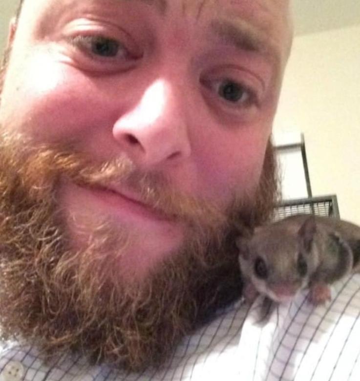 Caz unic! A găsit un animăluț ciudat în fața casei, l-a luat și l-a ajutat să-și revină, dar n-ar fi bănuit niciodată peste ce a dat! 496586