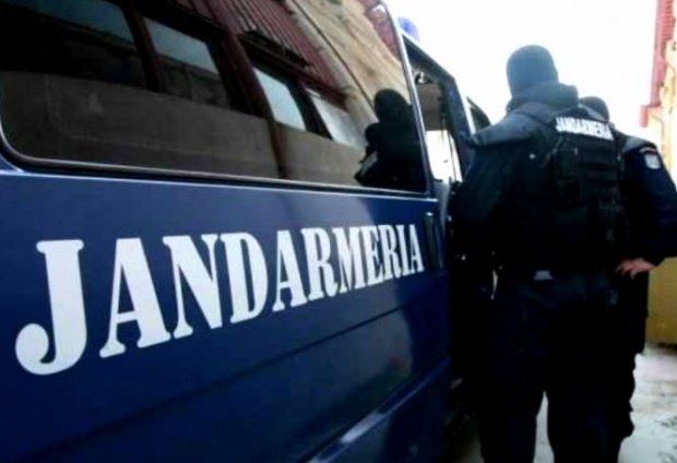 Maşină a Jandarmeriei, implicată într-un accident: Patru jandarmi au ajuns la spital