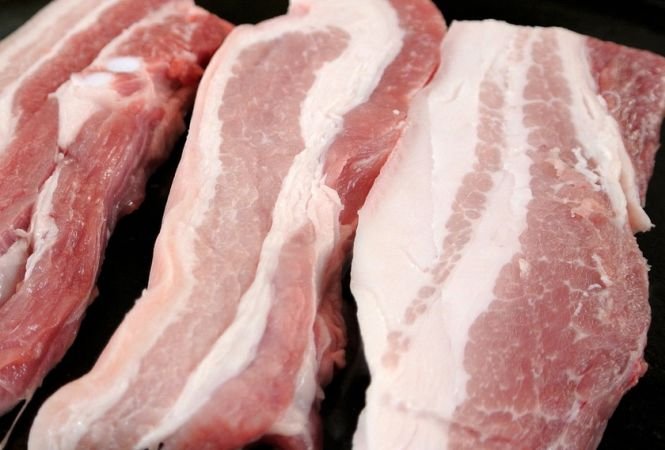 Mare atenţie la carnea de porc pe care o cumpăraţi înainte de Sărbători! Ce arată un reportaj filmat cu o cameră ascunsă - VIDEO