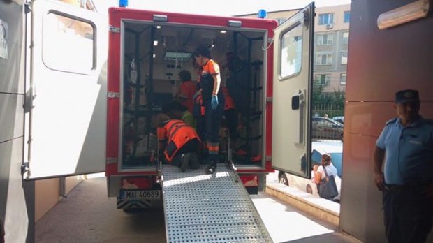 Accident grav în județul Sibiu. Trei elevi au fost loviţi de un microbuz pe o trecere de pietoni