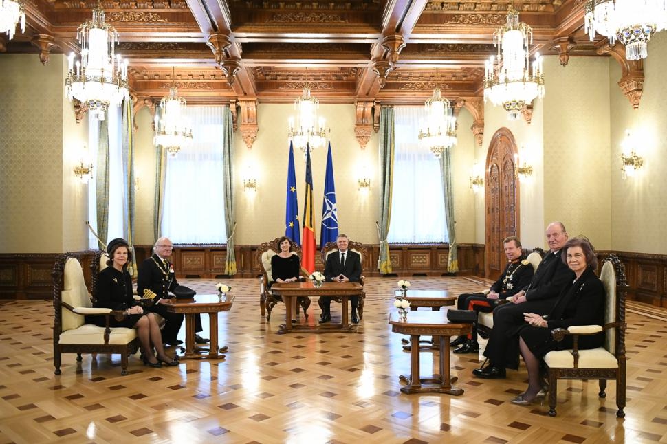 Ce făcea președintele Iohannis în timp ce Regele Mihai era dus la Curtea de Argeș FOTO 497548