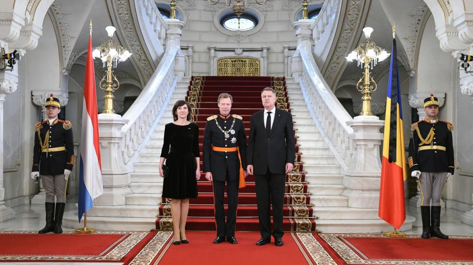 Ce făcea președintele Iohannis în timp ce Regele Mihai era dus la Curtea de Argeș FOTO 497549