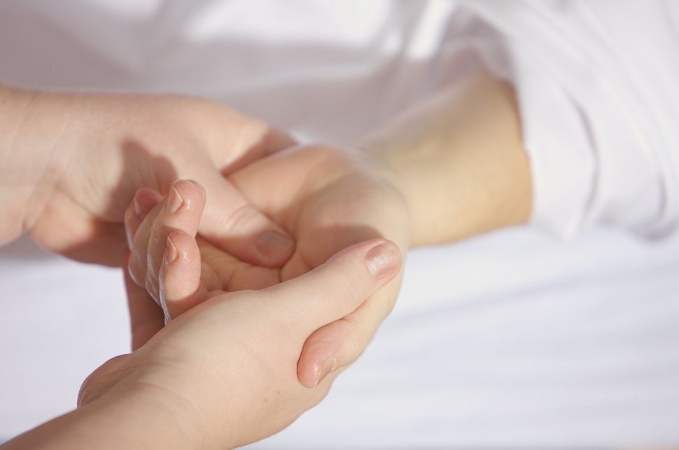  Ce înseamnă dacă ți se vede un tendon de la o mână