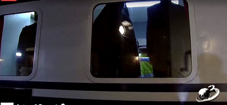  Imagini pline de durere din momentul în care trenul cu Regele Mihai a ajuns în gara din Curtea de Argeș. Ce au făcut Principesele FOTO