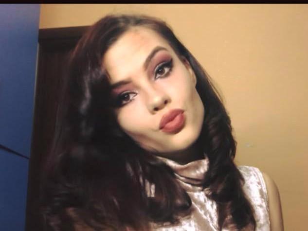  Tatălui i s-a părut că fiica lui stă prea mult la baie, așa că a intrat peste ea. Când a văzut ce era acolo, a început să țipe. Ce făcuse tânăra de 19 ani din România 497471