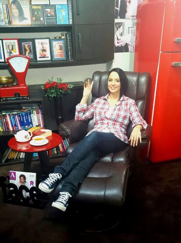 Cu cât o plătește Andreea Marin pe femeia care îi face curat în casă și îi gătește 497669