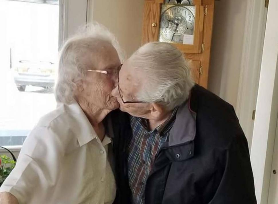 „Crăciunul s-a terminat pentru noi”. Motivul pentru care acest cuplu va fi separat de sărbători, prima dată în 70 de ani 498352