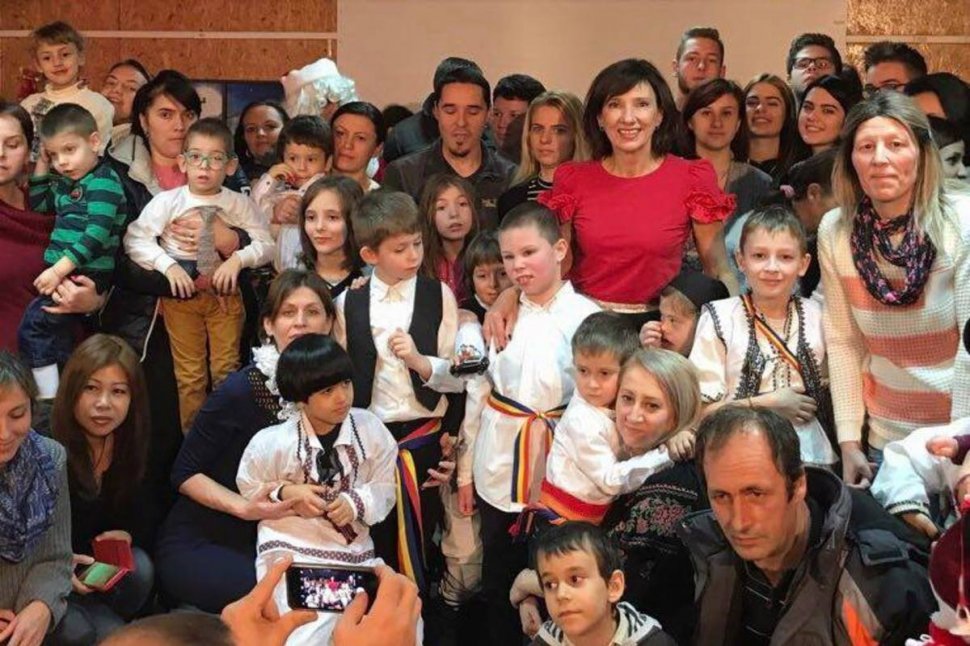  Ce a făcut Carmen Iohannis, cu patru zile înainte de Crăciun. Oamenii au început să aplaude