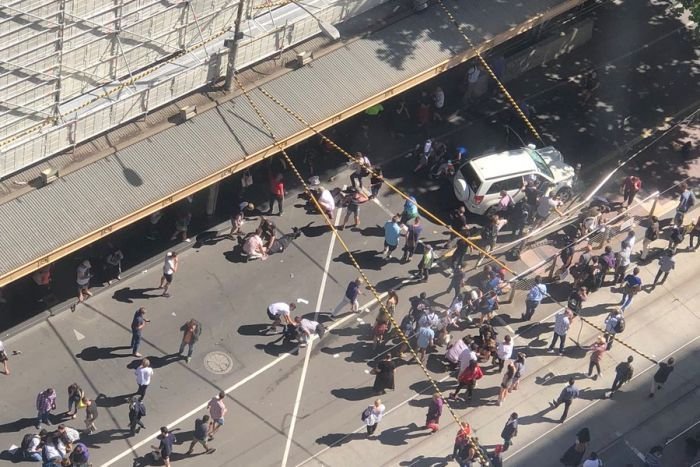 Numeroși răniți, după ce o mașină a intrat în plin în pietonii de pe o stradă din Melbourne - FOTO-VIDEO