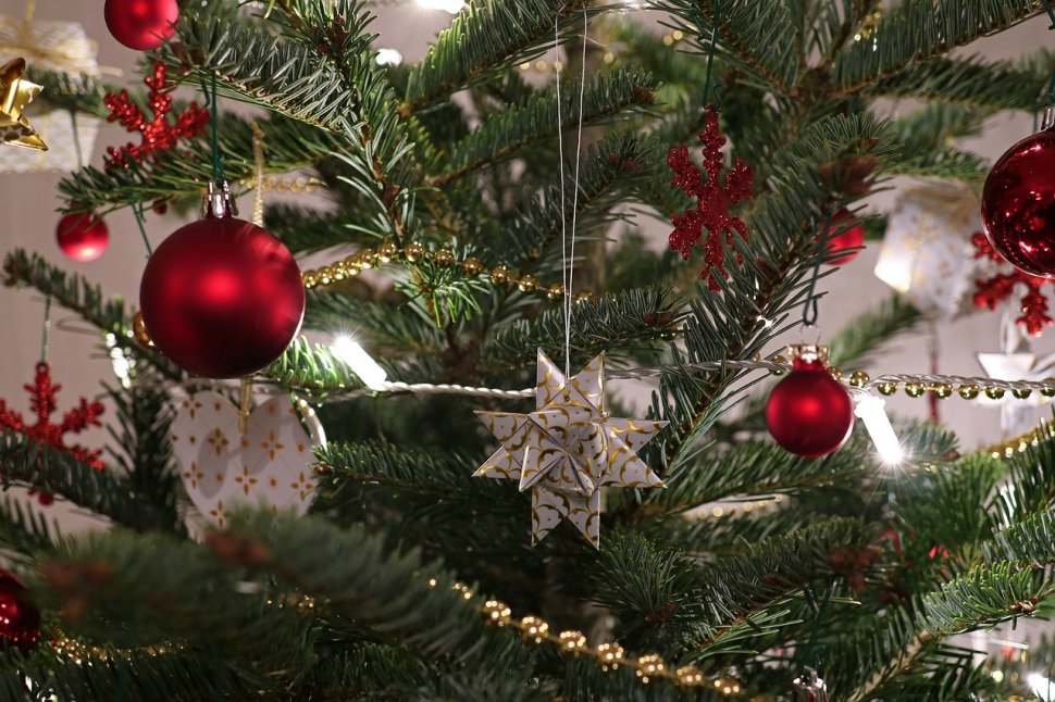 Originile tradițiilor de Crăciun. Ce semnificație are împodobirea bradului