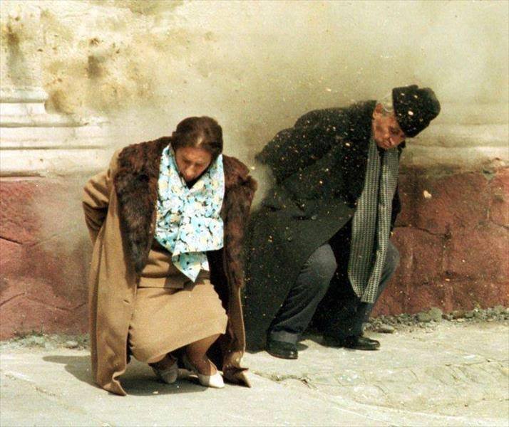 Imagini de la deshumarea lui Nicolae Ceauşescu! Părul, celebrul palton şi căciula de astrahan au rezistat chiar şi după două decenii - FOTO în articol