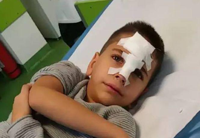 Mesajul disperat al unei mame din Arad, după ce și-a luat copilul plin de sânge de la școală. Care a fost explicația învățătoarei