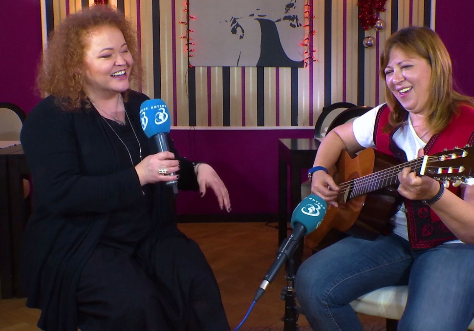Moment emoționant la Antena 3. Mirela Voicu și Narcisa Suciu au cântat împreună Colindul Cerbului
