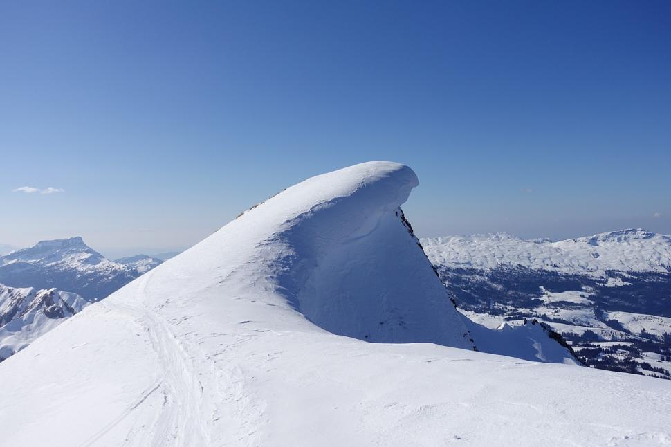 Atenţie turişti! Risc mare de avalanşă în Munţii Făgăraş