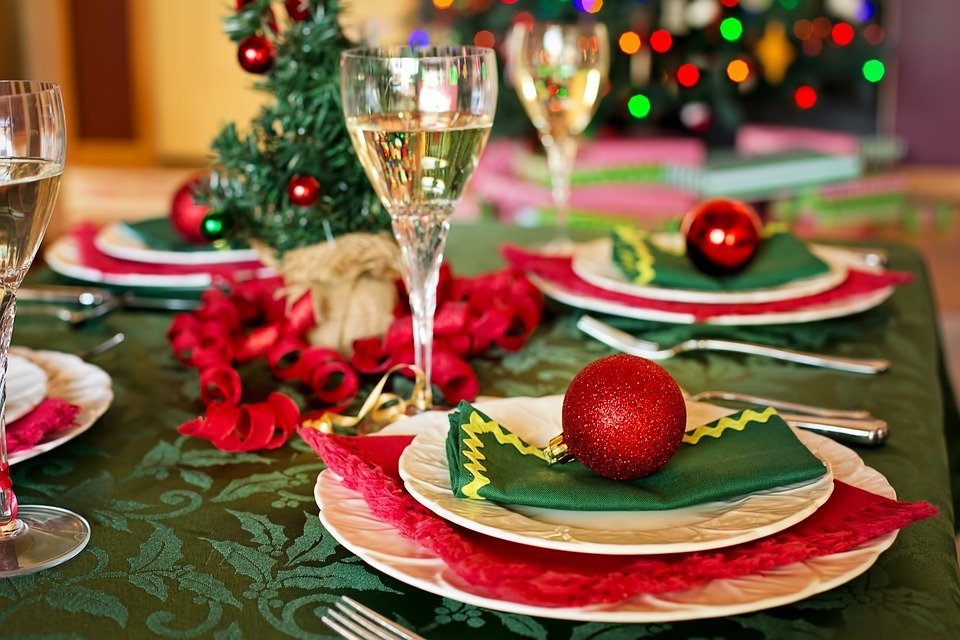 CRĂCIUN FERICIT! Ce faci dacă ai mâncat prea mult la masa de Crăciun?