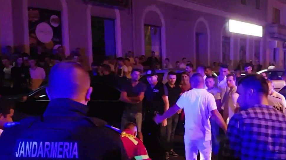 Atac violent într-un club din Baia Mare! Un agent de pază a fost înjunghiat de un client