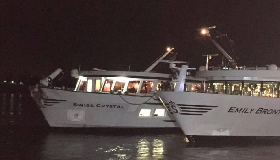 Tragedie pe fluviul Rin. O navă cu 129 de pasageri s-a ciocnit de un pilon de autostradă 499478