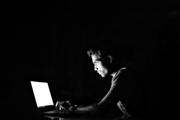 SUA cer extrădarea a doi hackeri români. Ei au piratat sistemul video din Washington, înainte de învestirea lui Trump