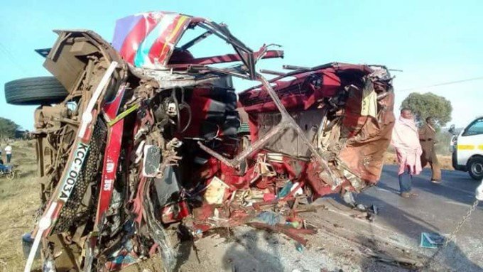 Cel puţin 30 de morţi în coliziunea dintre un autobuz şi un camion, în Kenya
