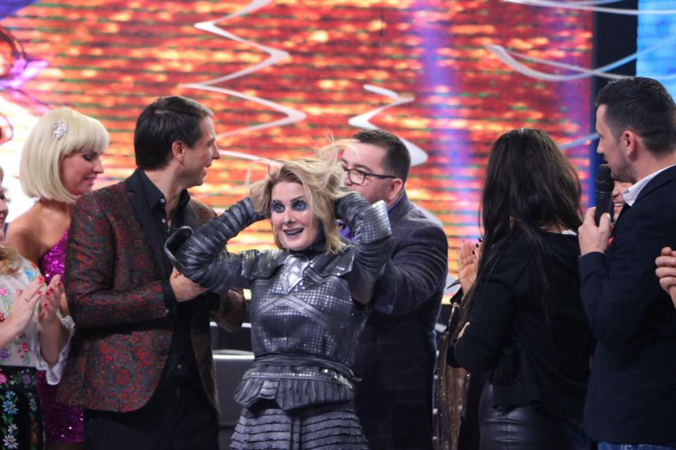 Surpriză totală la Revelionul cu Dan Negru. Nimeni nu a știut cine este în spatele măștii 500175