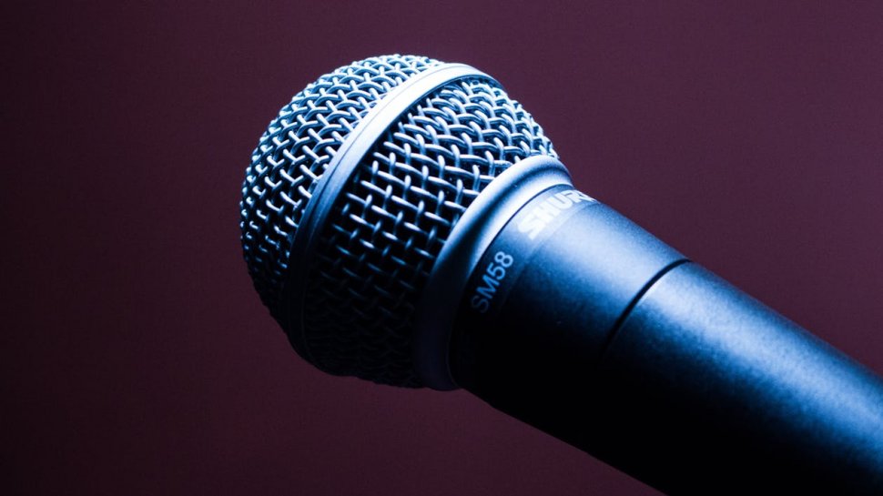 O tânără de 28 de ani a murit după ce a suferit o hemoragie intracerebrală în timp ce făcea karaoke