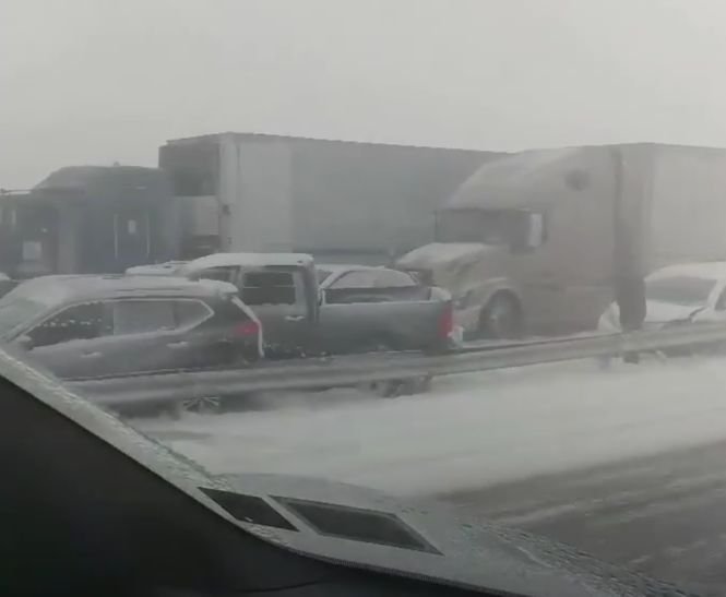 Teribil accident în lanț. 75 de mașini au fost implicate într-un carambol - VIDEO