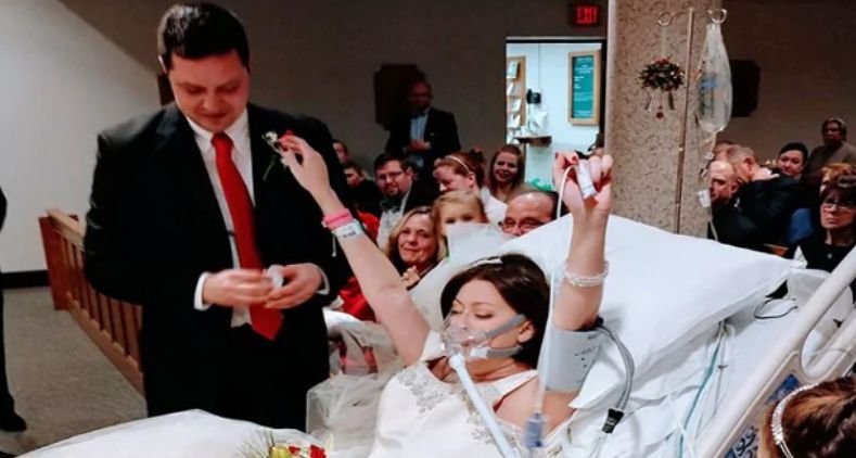 O tânără diagnosticată cu cancer și-a făcut nunta la spital. Ce a urmat după câteva ore e de-a dreptul șocant (FOTO)
