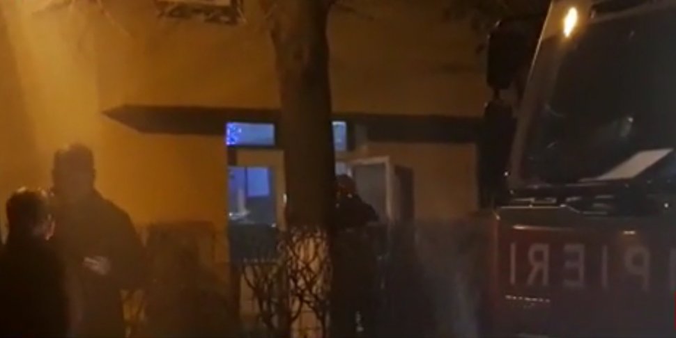 Crimă în București! O femeie și-a omorât iubitul cu o farfurie, iar apoi i-a dat foc la casă