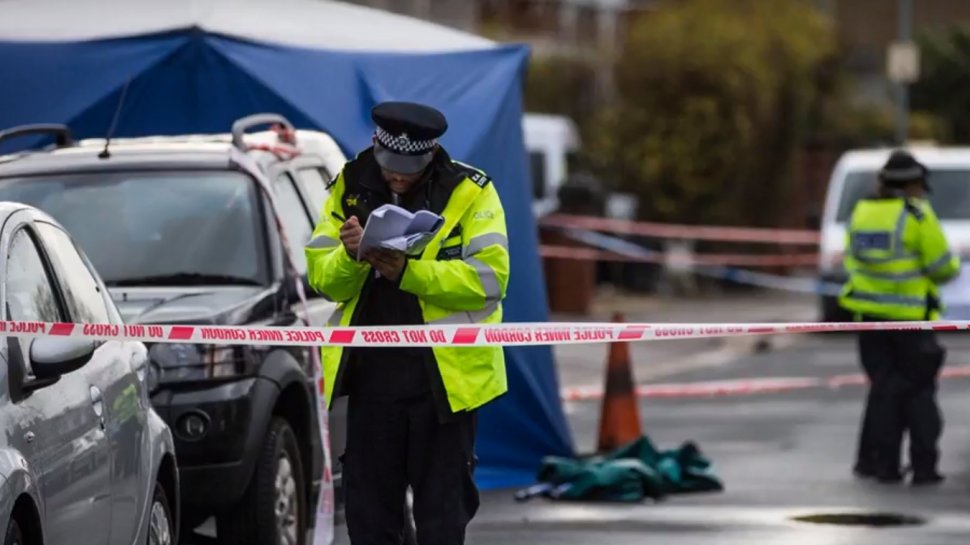 O româncă a fost ucisă pe o stradă din Londra. Poliţiștii britanici au arestat un bărbat din Vaslui - VIDEO