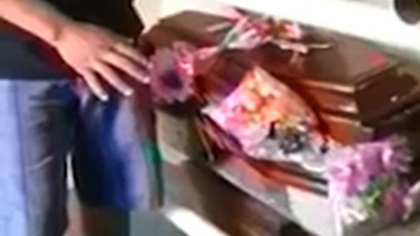 S-au dus la morgă să-și vadă copilul. Când părinții au deschis sicriul au avut un șoc. Înăuntrul.... (FOTO) 501116