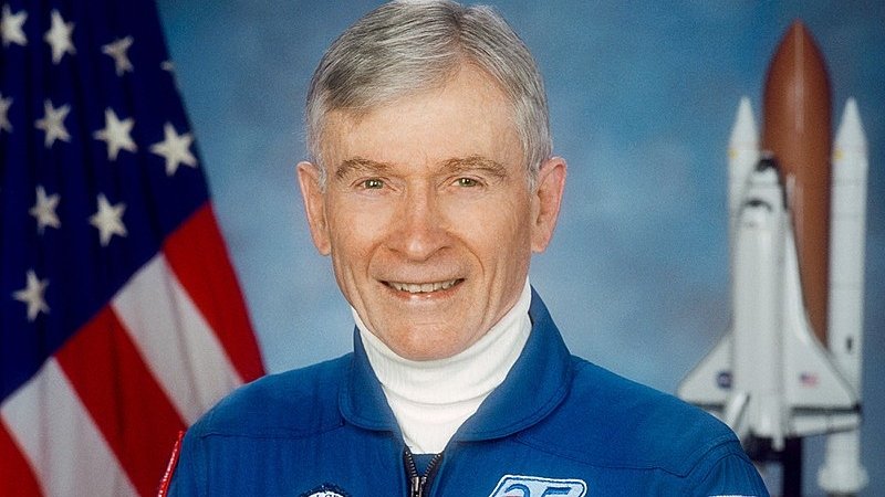 A murit astronautul John Young, un pionier al programului spaţial american