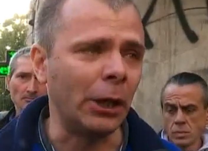 Incident în fața sediului PSD: Jurnalistul Mălin Bot, ridicat de jandarmi (FOTO+VIDEO)