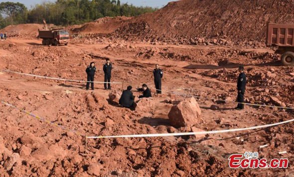 Muncitorii săpau la construcția unei noi școli, când au făcut o descoperire șocantă în pământ. „Este incredibil! Sunt 30” (FOTO)