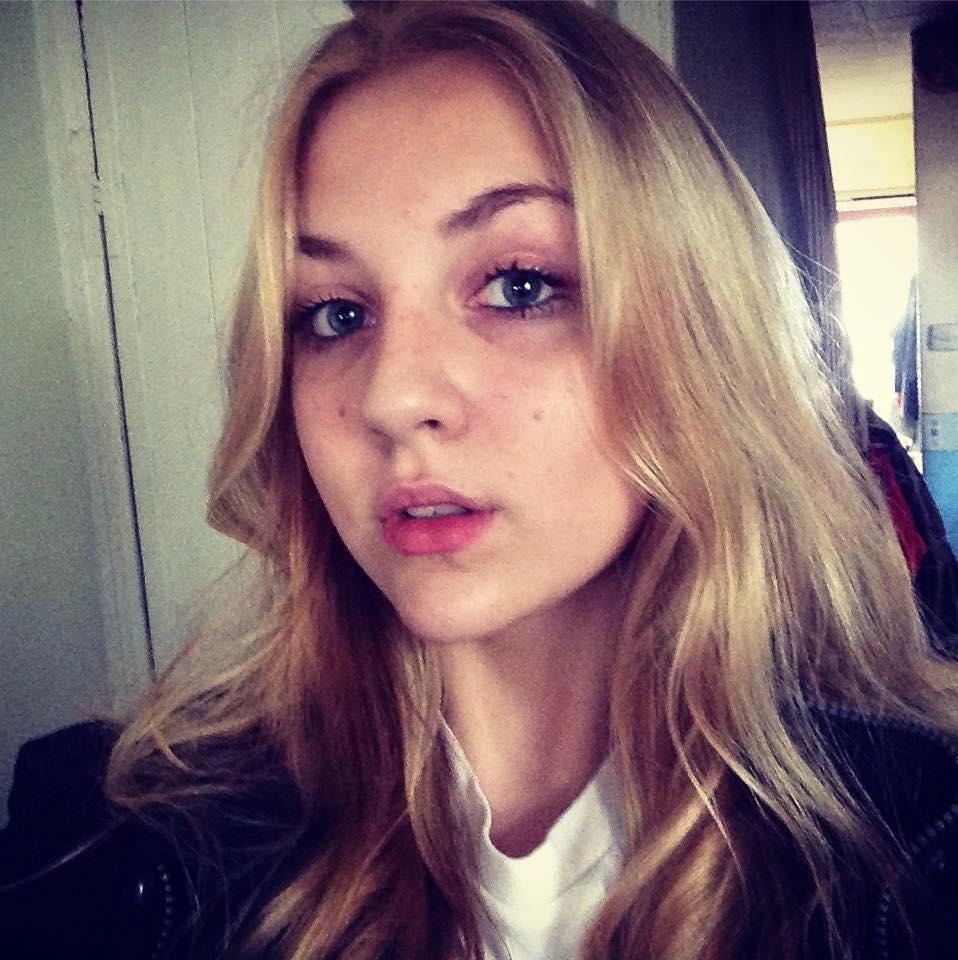 Și-a donat părul pentru o cauză nobilă, dar a fost pedepsită la școală. Cum a fost posibil 501421