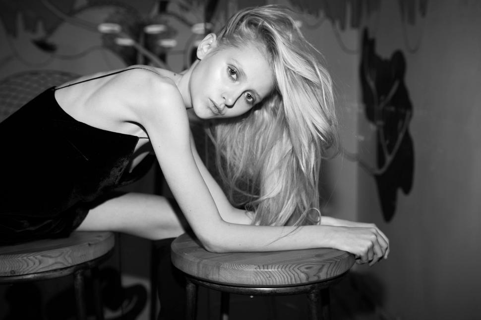 O cunoscută vedetă riscă paralizia, după un accident rutier teribil 501825