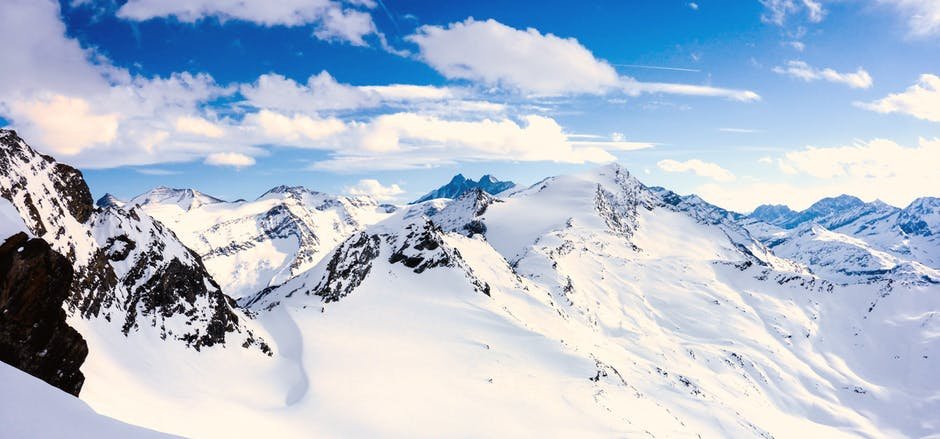 Zeci de mii de turiști, blocați într-o stațiune alpină din Elveția