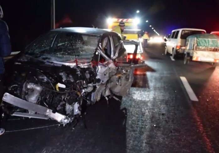 Carambol teribil, după ce un şofer a adormit la volan. 17 persoane, implicate în accident - VIDEO