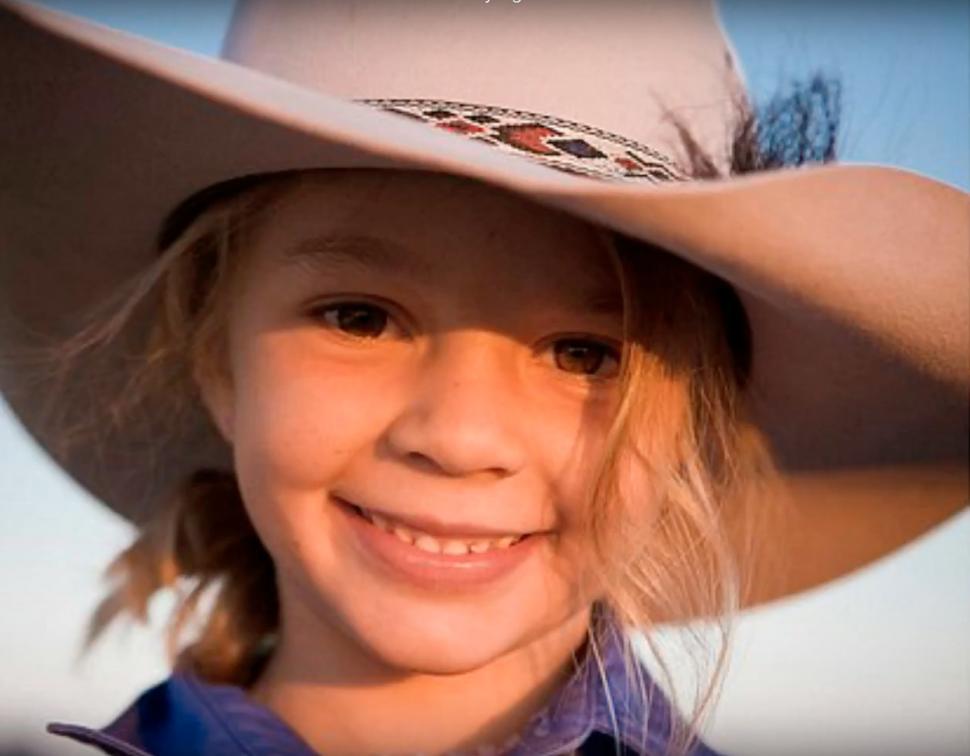 O adolescentă și-a pus capăt zilelor, după ce a fost hărţuită în mediul online. Cum i-a pedepsit tatăl fetei pe cei care au determinat-o să facă acest gest 501983