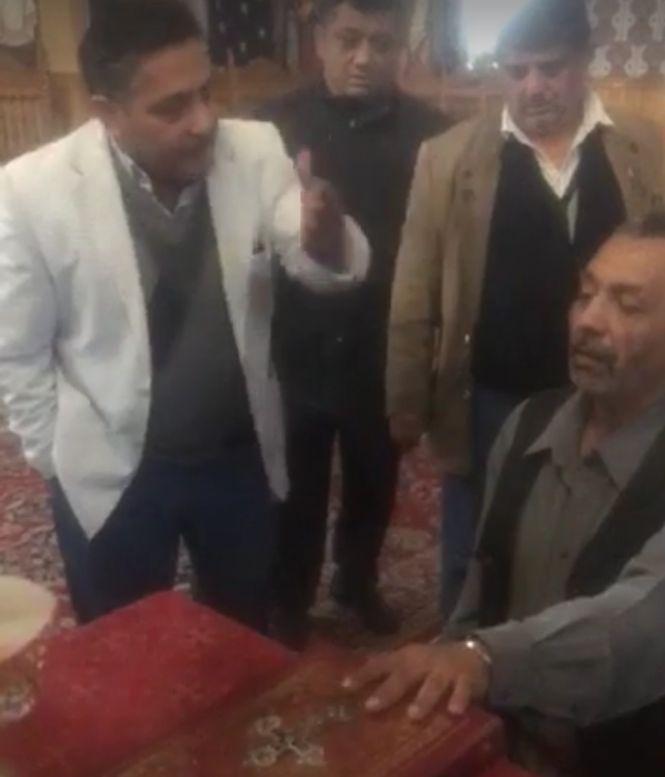 Scene incredibile filmate într-o biserică din Timiș. Cinci bărbați au intrat în lăcașul de cult. Ce a făcut preotul  501934