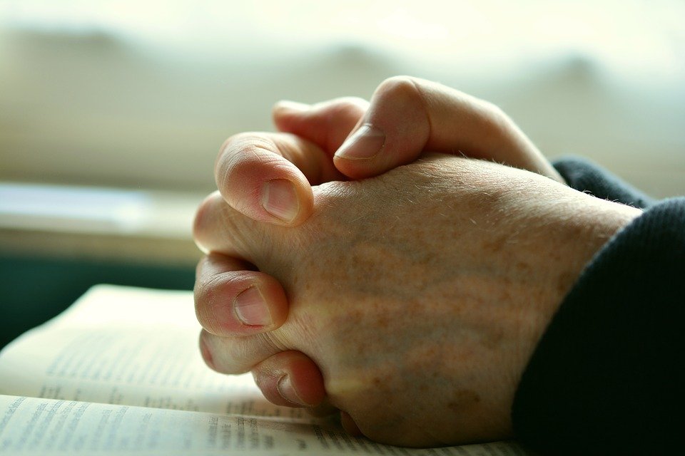 De câte ori ești trist, ai un necaz sau îți e greu, citește această rugăciune. Are efecte uimitoare