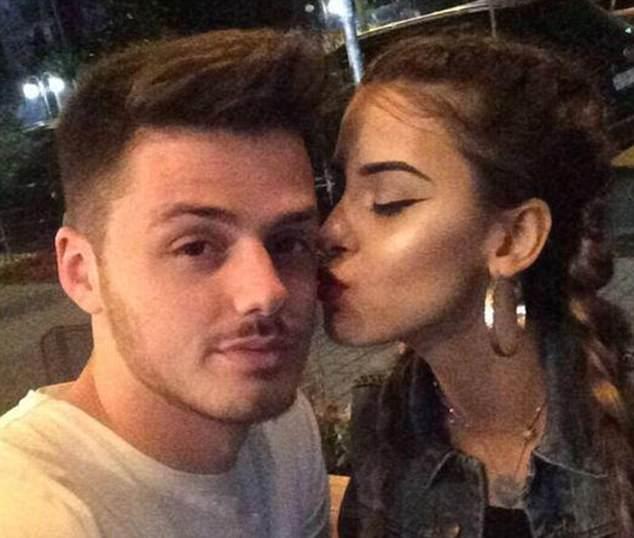 Detaliul incredibil pe care l-a observat un tânăr în această fotografie: „Nu pot să cred așa ceva. E uimitor” 502235