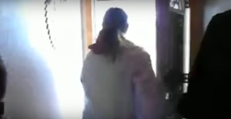 Își filma soția în timp ce ieșea din casă, dar ce a urmat întrece orice imaginație: „Doamne, sunt atât de multe...” (VIDEO)