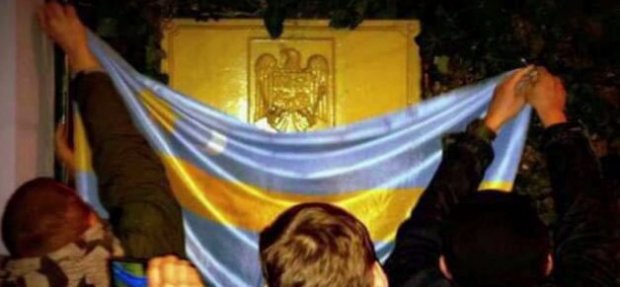 CNMR solicită ministrului de Externe, Teodor Meleșcanu, o reacție la vandalizarea Ambasadei României la Budapesta