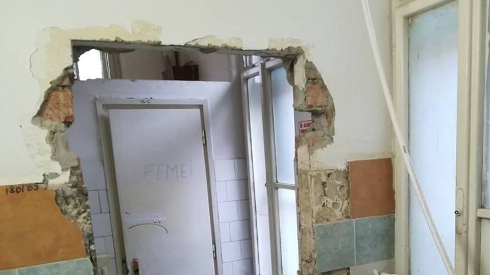 Imagini dezolante cu toaletele dintr-un spital românesc au apărut în spațiul public