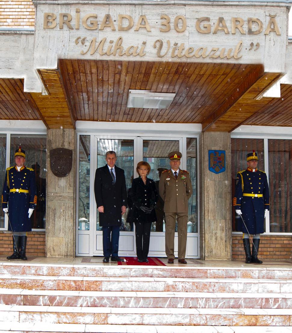 Vizită regală la Brigada 30 Gardă Mihai Viteazul 503044