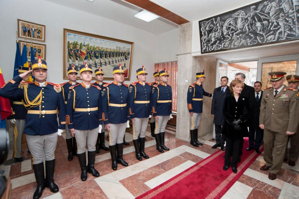 Vizită regală la Brigada 30 Gardă Mihai Viteazul 503045
