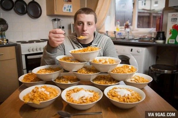 A mâncat în fiecare zi 13 castroane cu cereale și lapte timp de trei ani. Este incredibil ce s-a întâmplat cu bărbatul (FOTO)