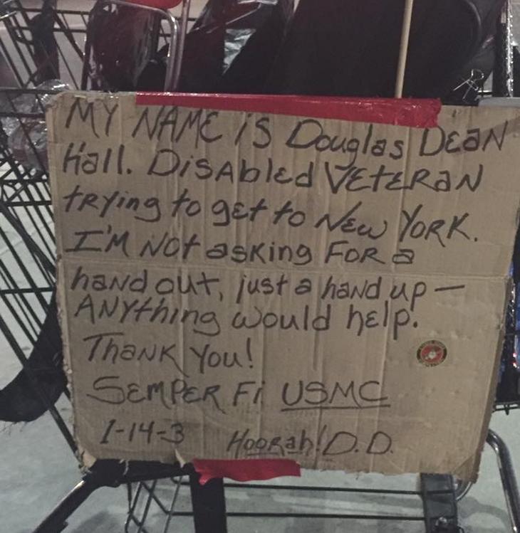 A văzut un om prăbușindu-se în fața ei și, deși era așteptată, a sunat după ambulanță și a stat cu străinul până la sosirea ajutoarelor. Când acesta a fost preluat de echipaj, brusc, a înțeles adevărul crunt 503646