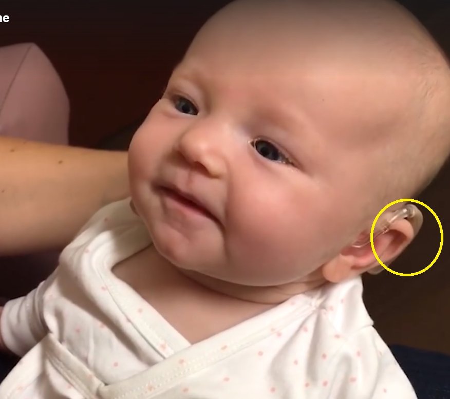VIDEO. Reacția unui bebeluș când aude prima oară vocea mamei sale. Îți poți stăpâni lacrimile? 